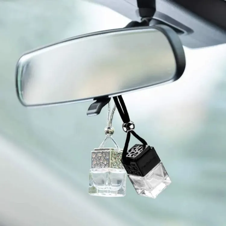 auto parfum hanger in auto gebruik