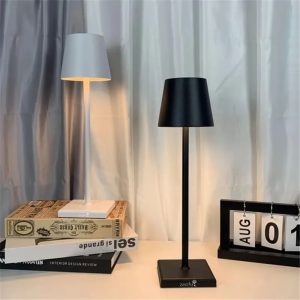 draadloze lamp tafellamp op bureau