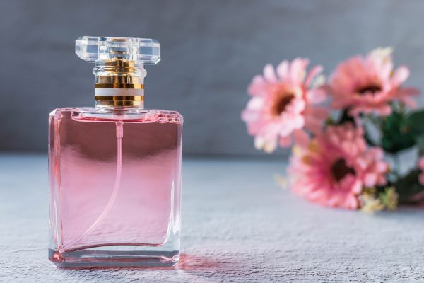 Bloemen met fles geurig
