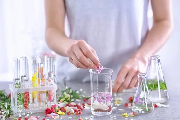 Parfum maken met etherische olie en basisolie draagolie
