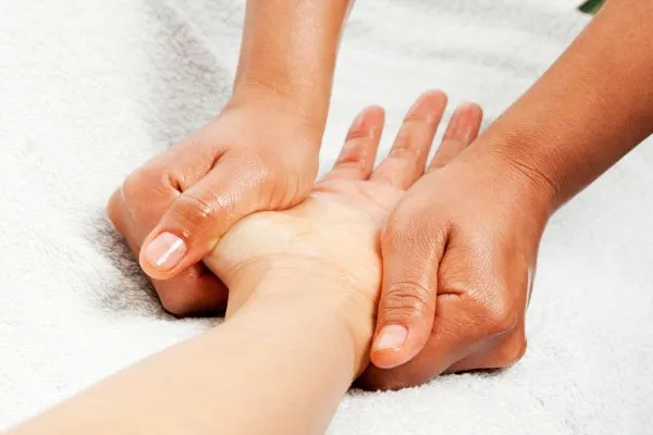 handmassage met speciale verzorging