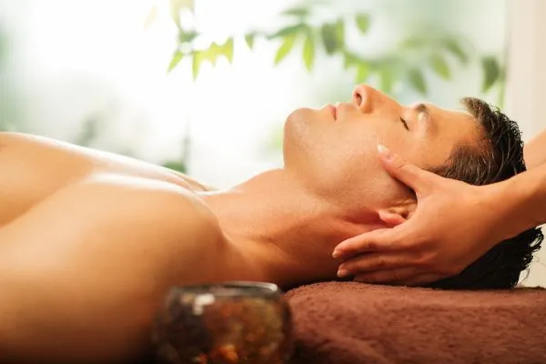 Nek en hoofd massage bij man