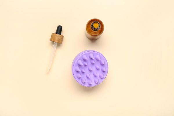 Etherische olie en haarborstel massage borstel voor verzorging hoofdhuid