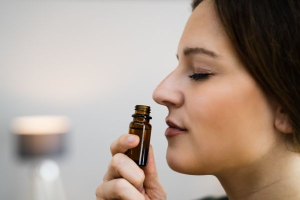 Enjoy aromatherapy by smelling the fragrance