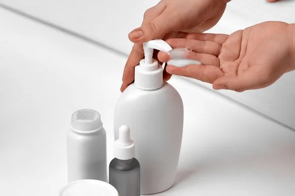 Producten zoals olie en shampoo die veilig zijn voor je baby