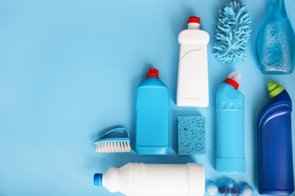 Zelfgemaakte middelen om schoon te maken voor thuis