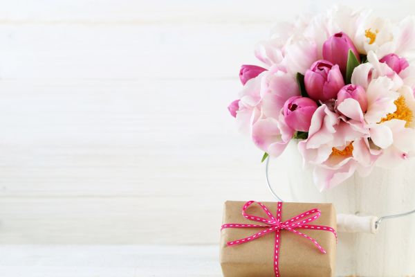 Cadeautjes met bloemen voor moederdag