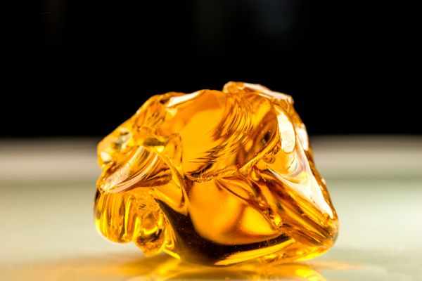 Amber ambergris wat in geurblokje en amberblokje zit